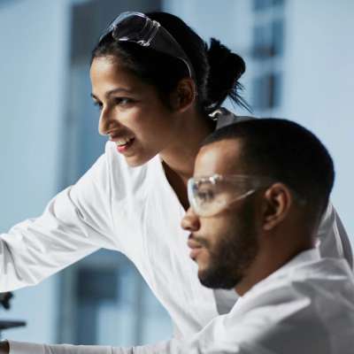 Scientists working together 